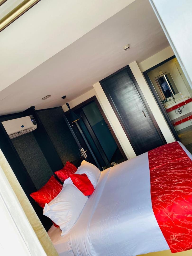 Boun'S Hotel Yaounde Ngoại thất bức ảnh