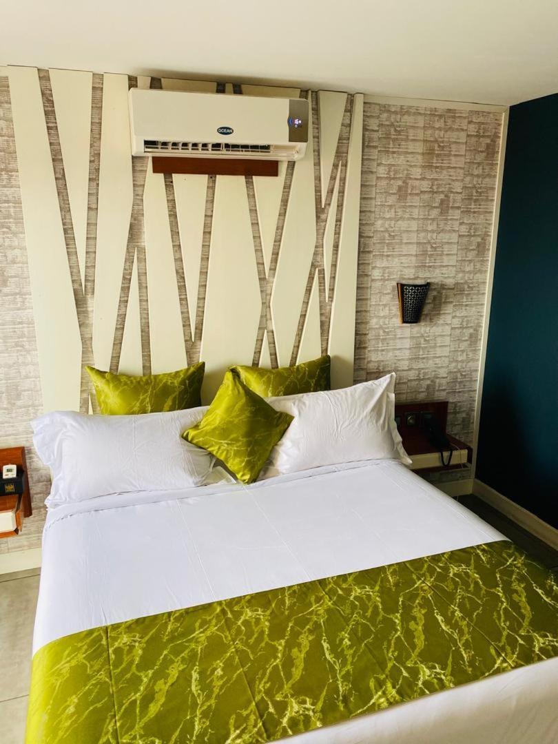 Boun'S Hotel Yaounde Phòng bức ảnh