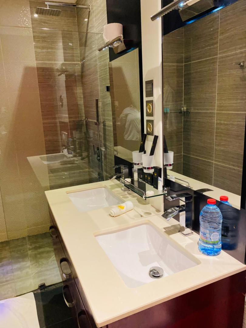 Boun'S Hotel Yaounde Ngoại thất bức ảnh