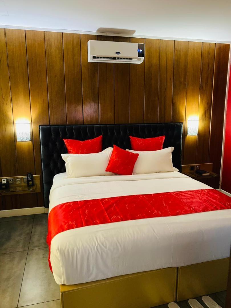 Boun'S Hotel Yaounde Ngoại thất bức ảnh